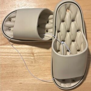 Unisex Pillow Soft Slides(Women, Men)